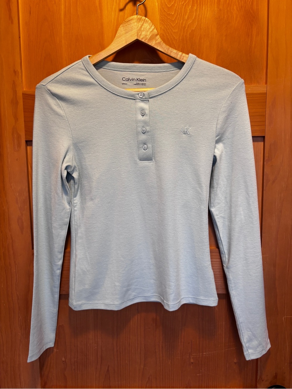 🌺🌺🌺3/25 Calvin Klein Soft Blue Henley Button-Front Top